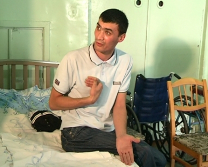 S-a injunghiat in abdomen, chiar sub privirile politistilor! Gestul de neinteles al unui tanar retinut pentru furt
