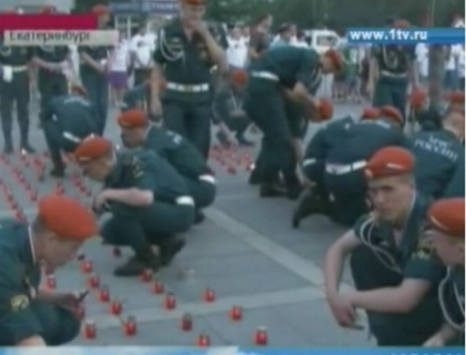 Emisiunile distractive, amanate si mii de lumanari aprinse! Rusia comemoreaza victimele razboiului Emisiunile distractive, amanate si mii de lumanari aprinse! Rusia comemoreaza victimele razboiului