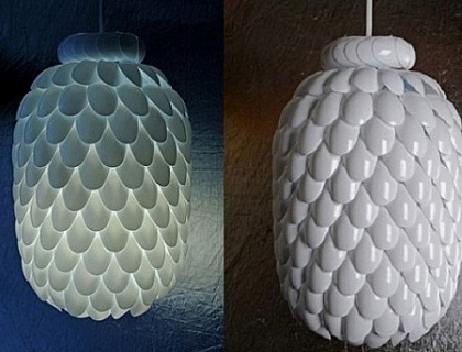 Workshop creativ - Invata sa faci o lampa ultra-chic dintr-o sticla de plastic si lingurite de unica folosinta! Workshop creativ - Invata sa faci o lampa ultra-chic dintr-o sticla de plastic si lingurite de unica folosinta!