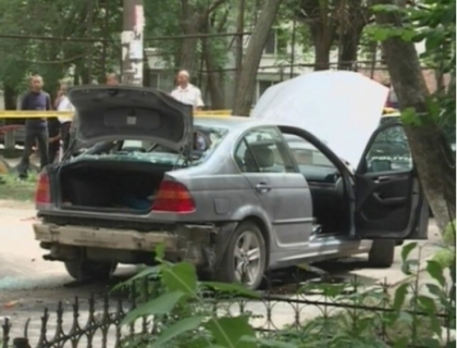 Explozie la Botanica! Masina unei avocate din Chisinau, aruncata in aer! Explozie la Botanica! Masina unei avocate din Chisinau, aruncata in aer!