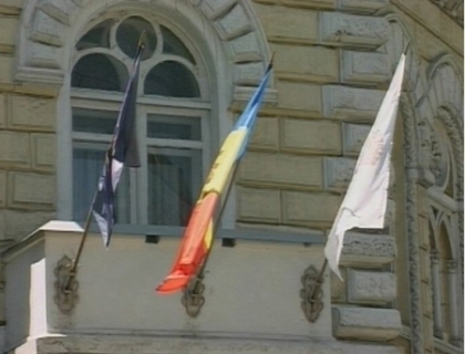 Inca un angajat de la Primarie prins cu mita! Filmat in timp ce primea 300 de euro de la o persoana Inca un angajat de la Primarie prins cu mita! Filmat in timp ce primea 300 de euro de la o persoana