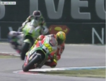 Ghinion pentru Lorenzo. Stoner l-a egalat in clasamentul general al Campionatului Mondial la Moto GP Ghinion pentru Lorenzo. Stoner l-a egalat in clasamentul general al Campionatului Mondial la Moto GP