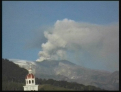 Un vulcan din Columbia a inceput sa erupa! Peste 2000 de oameni, evacuati Un vulcan din Columbia a inceput sa erupa! Peste 2000 de oameni, evacuati