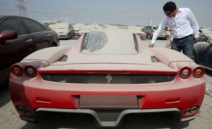Dubai, paradisul masinilor ABANDONATE! Motivul pentru care strazile sunt pline de bolizi parasiti