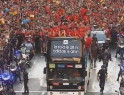 Spectacol de zile mari la Madrid! Cum au fost intampinati de fani campionii europeni Spectacol de zile mari la Madrid! Cum au fost intampinati de fani campionii europeni