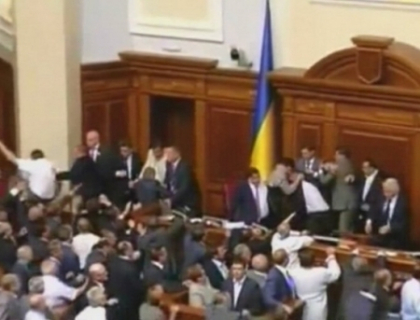 Scandal in Ucraina! O lege controversata a scos in strada sute de oameni! Reactii dure si in Moldova