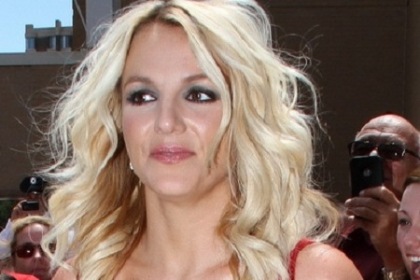 Dovada ca Britney Spears arata fabulos si fara photoshop. Uite ce abdomen plat are in costum de baie