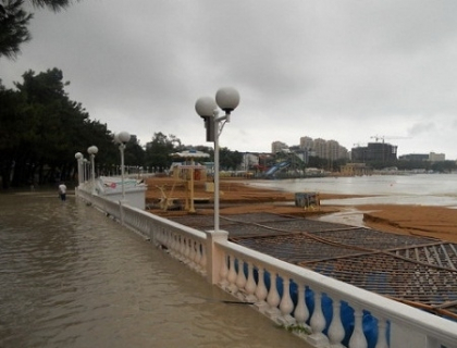 150 oameni au fost ucisi de inundatiile din sudul Rusiei. "Nu am vazut asa un dezastru din anii \'70"