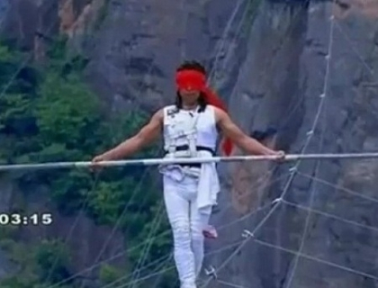 VIDEO. Supravietuirea miraculoasa a unui sportiv care a sfidat moartea. A cazut cand mergea pe sarma VIDEO. Supravietuirea miraculoasa a unui sportiv care a sfidat moartea. A cazut cand mergea pe sarma