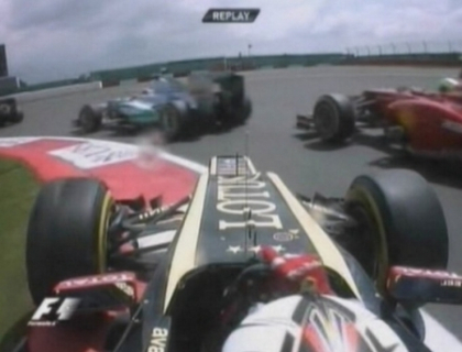 Cursa dramatica la Silverstone. Alonso, invins pe ultima suta de metri de Webber Cursa dramatica la Silverstone. Alonso, invins pe ultima suta de metri de Webber