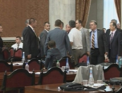 Salaru reactioneaza: "Sunt intr-o polemica cu un om degradat" Salaru reactioneaza: "Sunt intr-o polemica cu un om degradat"