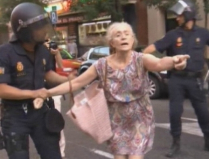 Proteste violente la Madrid fata de noile masuri de austeritate. Demonstrantii, batuti de jandarmi