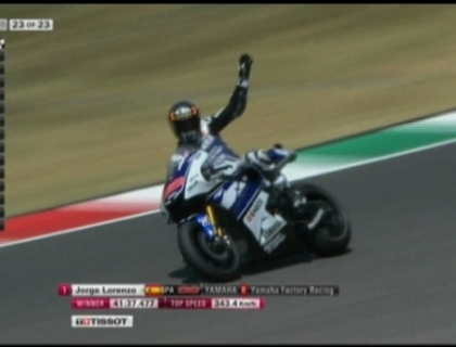 Spectacol pe doua roti. Lorenzo a cucerit pentru a treia oara trofeul Italiei la Moto GP Spectacol pe doua roti. Lorenzo a cucerit pentru a treia oara trofeul Italiei la Moto GP