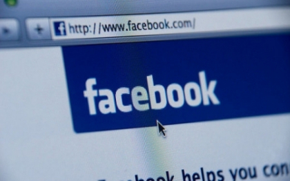 Mesajele de pe Facebook l-ar putea costa tot ce are mai scump pe lume. "Sunt pur si simplu disperat" Mesajele de pe Facebook l-ar putea costa tot ce are mai scump pe lume. "Sunt pur si simplu disperat"