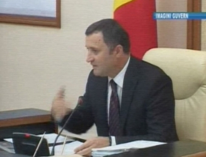 Ministrul Roibu, certat de Filat: "Cum are loc oprirea automobilelor? Dupa miros sau dupa ce?"