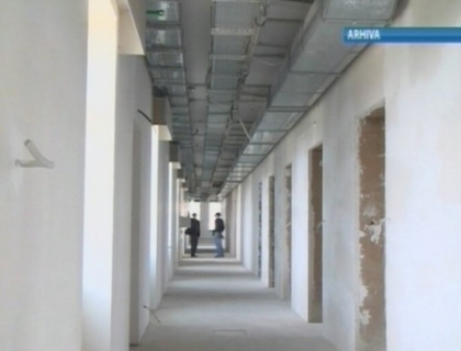 De ce cele 17 milioane de lei, alocate pentru reparatia Parlamentului, stau neatinse De ce cele 17 milioane de lei, alocate pentru reparatia Parlamentului, stau neatinse