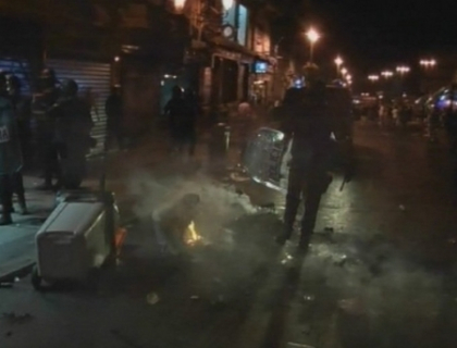Madridul clocoteste! Politistii au tras cu gloante de cauciuc in cateva sute de oameni care protestau Madridul clocoteste! Politistii au tras cu gloante de cauciuc in cateva sute de oameni care protestau
