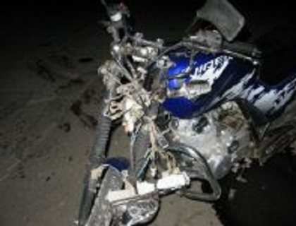 FOTO. Motociclist de 20 de ani, mort dupa ce a fost lovit in plin de un camion iesit pe contrasens FOTO. Motociclist de 20 de ani, mort dupa ce a fost lovit in plin de un camion iesit pe contrasens
