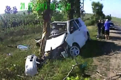 Microbuz facut zob in apropiere de Drochia! Un baiat in varsta de 17 ani, mort pe loc! VIDEO Microbuz facut zob in apropiere de Drochia! Un baiat in varsta de 17 ani, mort pe loc! VIDEO