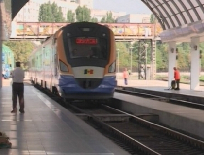 Nici nu a apucat sa transporte pasageri, ca deja a fost la reparatie! Trenul european intra pe ruta Nici nu a apucat sa transporte pasageri, ca deja a fost la reparatie! Trenul european intra pe ruta