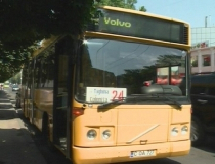 Doua autobuze second-hand aduse din Norvegia, prezentate lui Chirtoaca! Primarul, huiduit Doua autobuze second-hand aduse din Norvegia, prezentate lui Chirtoaca! Primarul, huiduit