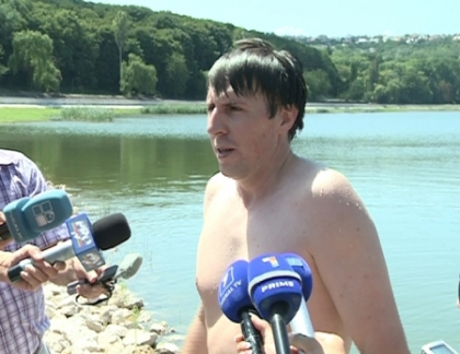 "Nu canicula a fost de vina". De ce primarului i s-a facut rau in timp ce inspecta drumul spre Aeroport "Nu canicula a fost de vina". De ce primarului i s-a facut rau in timp ce inspecta drumul spre Aeroport