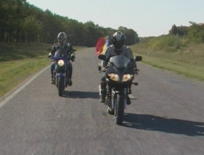 In cautarea noilor experiente! Aventura de 4000 de km a doi tineri romani! Cum au poposit la Chisinau In cautarea noilor experiente! Aventura de 4000 de km a doi tineri romani! Cum au poposit la Chisinau