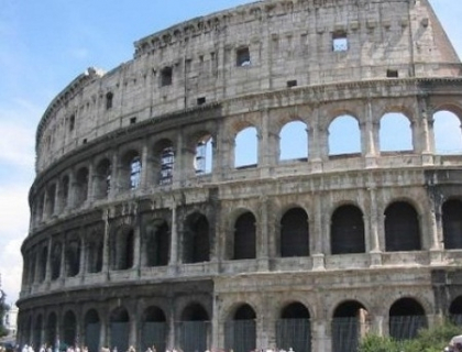 Colosseumul din Roma, obiectiv turistic vizitat anual de milioane de oameni, risca sa fie distrus Colosseumul din Roma, obiectiv turistic vizitat anual de milioane de oameni, risca sa fie distrus