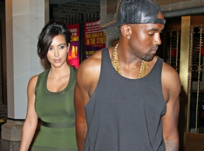 Gafa vestimentara de la Kim Kardashian! O rochie nepotrivita - un fund de doua ori mai mare - FOTO