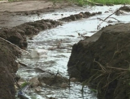 Trei blocuri de la Ciocana, de 5 zile fara apa! Strazile, pline de suvoaie! "Apa-Canal nu a reactionat" Trei blocuri de la Ciocana, de 5 zile fara apa! Strazile, pline de suvoaie! "Apa-Canal nu a reactionat"