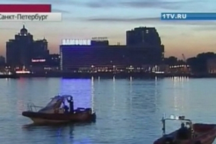 O barca cu motor s-a ciocnit cu un vapor la Sankt Petersburg! Clipe de cosmar pentru 15 oameni O barca cu motor s-a ciocnit cu un vapor la Sankt Petersburg! Clipe de cosmar pentru 15 oameni