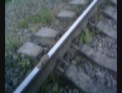 VIDEO. Aruncau cu pietre in trenuri. Parintii a trei copii risca sa fie trasi la raspundere pentru "un joc"