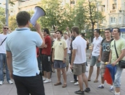 Organizatorii marsului de la Balti s-au mutat la MAI: "Rusine! Politia a admis violentele" Organizatorii marsului de la Balti s-au mutat la MAI: "Rusine! Politia a admis violentele"