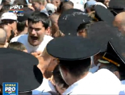 Filmul altercatiilor de la Balti: Marsul Unirii vs anti-protest! Cum a decurs totul