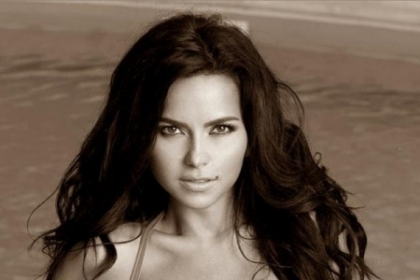 Inna: "Maimutica trucata si slefuita adusa in fata publicului ca o vedeta!" Imaginea care a starnit fanii