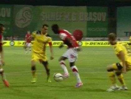 Scandal in Romania! Dinamo Bucuresti, avantajata de arbitru! Golul perfect valabil, eronat de central Scandal in Romania! Dinamo Bucuresti, avantajata de arbitru! Golul perfect valabil, eronat de central