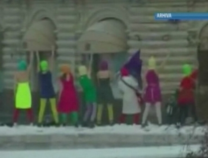 Madonna a cantat la Moscova cerand eliberarea fetelor care au cantat in biserica o piesa anti-Putin Madonna a cantat la Moscova cerand eliberarea fetelor care au cantat in biserica o piesa anti-Putin