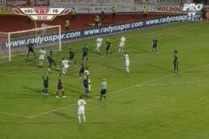 FC Vaslui a ramas cu buza umflata! Fenerbahce a zdrobit cu 4 la 1 echipa lui Denis Zmeu FC Vaslui a ramas cu buza umflata! Fenerbahce a zdrobit cu 4 la 1 echipa lui Denis Zmeu