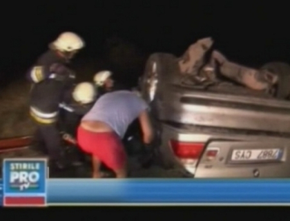 Doi soferi care s-au luat la intrecere au provocat un accident cumplit in Romania! 7 morti si 8 raniti Doi soferi care s-au luat la intrecere au provocat un accident cumplit in Romania! 7 morti si 8 raniti