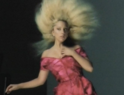 Topless si cu un look afroamerican, Lady Gaga socheaza din nou! Uite cum a pozat pentru Vogue Topless si cu un look afroamerican, Lady Gaga socheaza din nou! Uite cum a pozat pentru Vogue