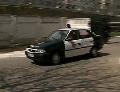Retinere cu peripetii! Un politist a provocat un accident in timp ce incerca sa fuga de ofiterii CCCEC Retinere cu peripetii! Un politist a provocat un accident in timp ce incerca sa fuga de ofiterii CCCEC