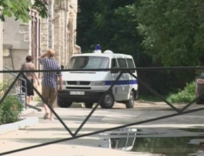 Medicii de la un spital din Chisinau sunt nevoiti sa-si duca pacientii in brate! Accesul in curte e blocat! Medicii de la un spital din Chisinau sunt nevoiti sa-si duca pacientii in brate! Accesul in curte e blocat!
