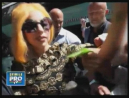 Si-a comandat patru hoteluri de lux, insa va alege doar unul! Lady Gaga a sosit la Bucuresti Si-a comandat patru hoteluri de lux, insa va alege doar unul! Lady Gaga a sosit la Bucuresti