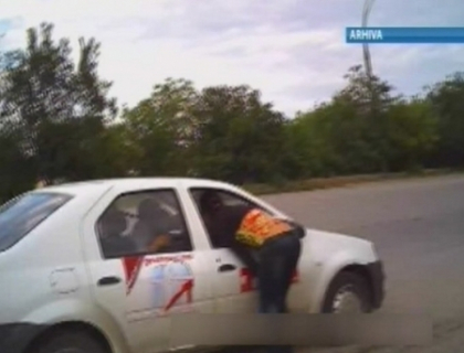 Sex in loc de masaj erotic. Taximetrist, suspectat de proxenetism. Doua dintre victime, minore! Sex in loc de masaj erotic. Taximetrist, suspectat de proxenetism. Doua dintre victime, minore!