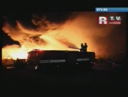 Incendiu devastator la Botosani! Patru microbuze si un autocar au fost facute scrum