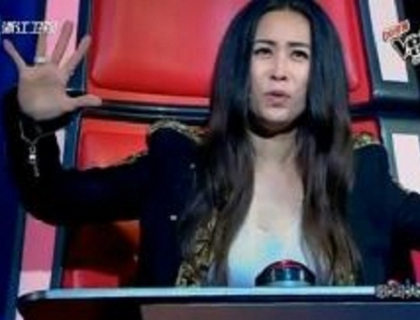 O noua ADELE, descoperita in CHINA! Cum canta fata de 19 ani care a intors toate scaunele la "The Voice" O noua ADELE, descoperita in CHINA! Cum canta fata de 19 ani care a intors toate scaunele la "The Voice"