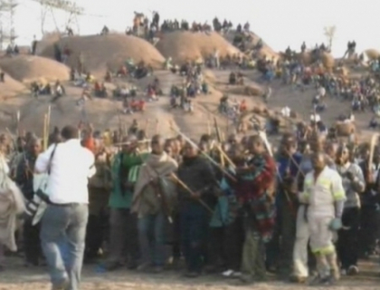 Masacru in Africa de Sud. Politia a deschis focul asupra muncitorilor care erau in greva. VIDEO