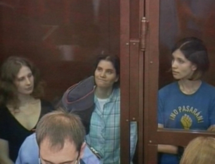 Fetele de la Pussy Riot, condamnate la doi ani de inchisoare! Reactia neasteptata la auzirea sentintei Fetele de la Pussy Riot, condamnate la doi ani de inchisoare! Reactia neasteptata la auzirea sentintei