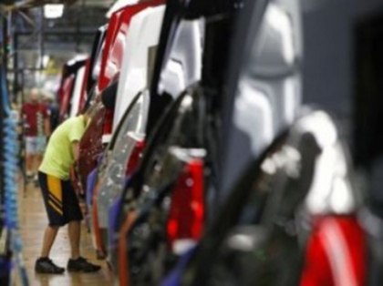 Gigantul auto care se clatina, din nou, pe marginea prapastiei. Cine il mai poate salva
