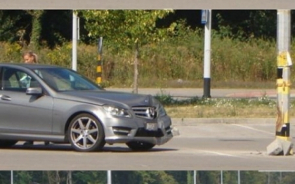 Accidentul despre care nimeni nu stie cum s-a produs, in afara de soferita de la volan. FOTO Accidentul despre care nimeni nu stie cum s-a produs, in afara de soferita de la volan. FOTO